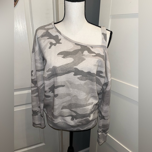 Camo One Shoulder Sweater - Picture 2 of 5